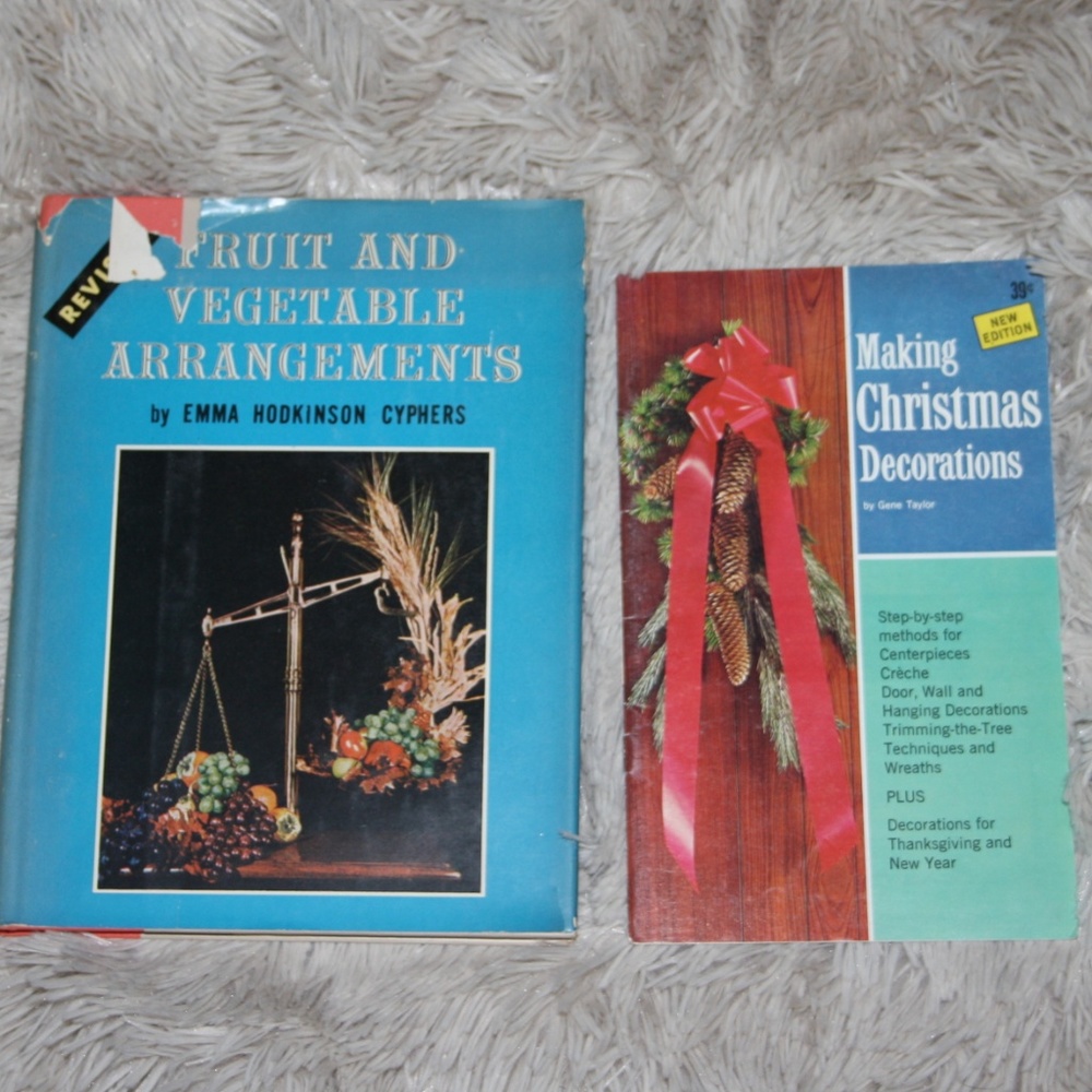 Vintage Christmas Decorations arrangements Books fruit (Bf)